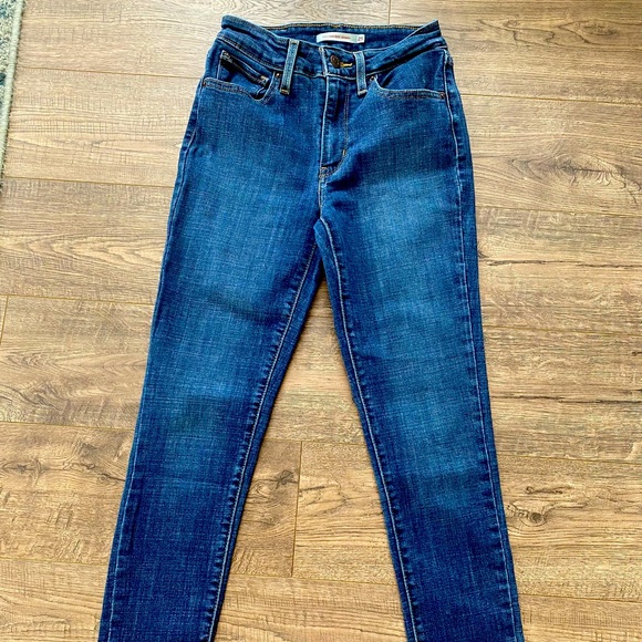 Levi's Denim - EUC Levi’s 721 High Rise Skinny